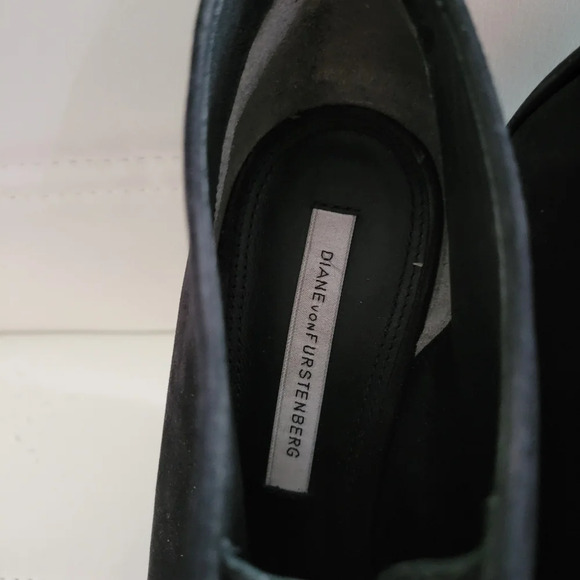 Diane von Furstenberg Black Suede Lace Up Peep Toe Platform Bootie Wedges, Sz 7. - Picture 3 of 5